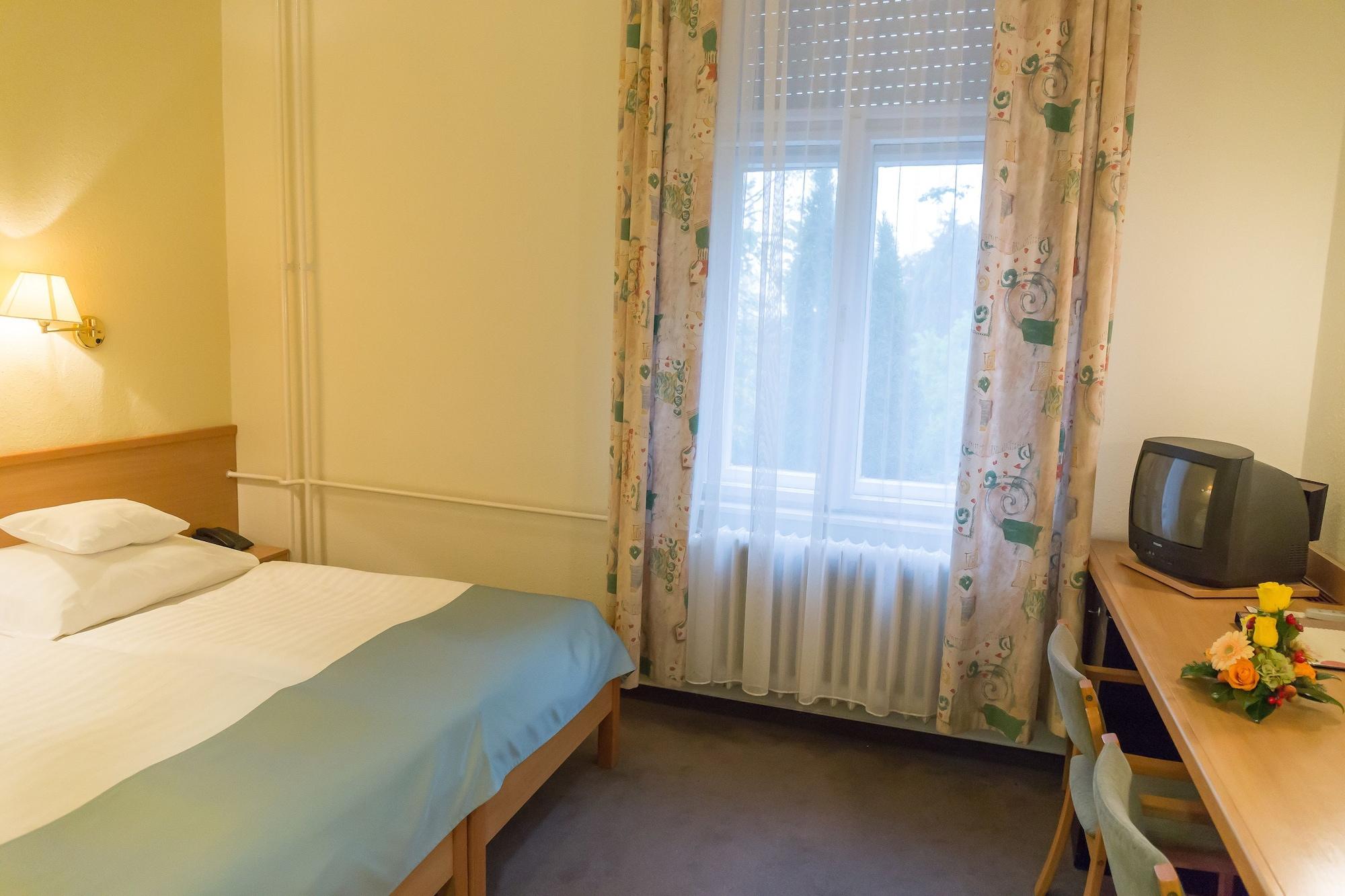 Hunguest Helios Hotel 4*