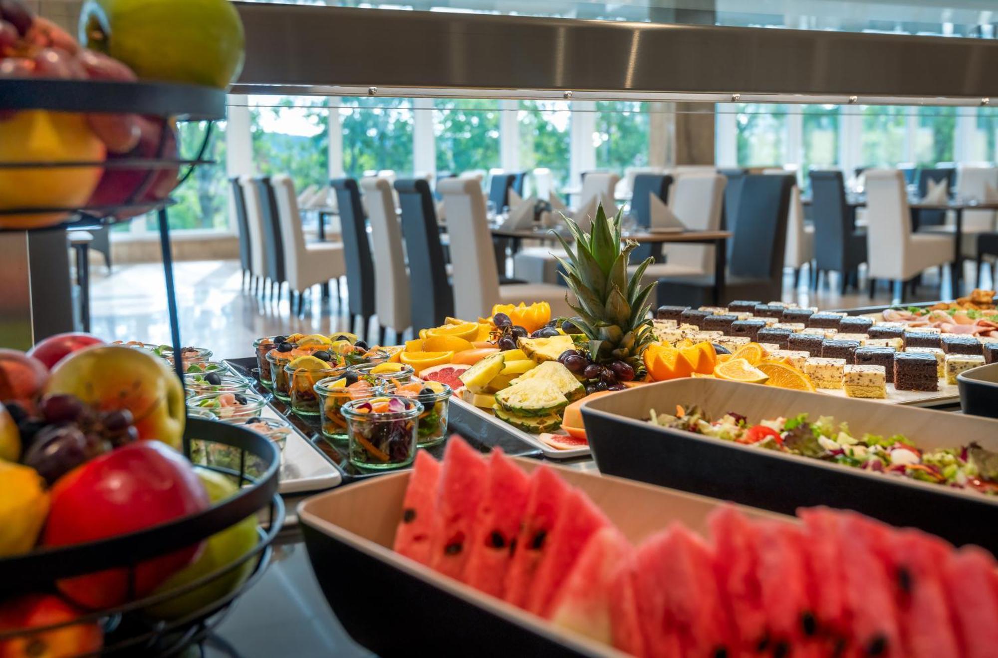 Hunguest Helios Hotel