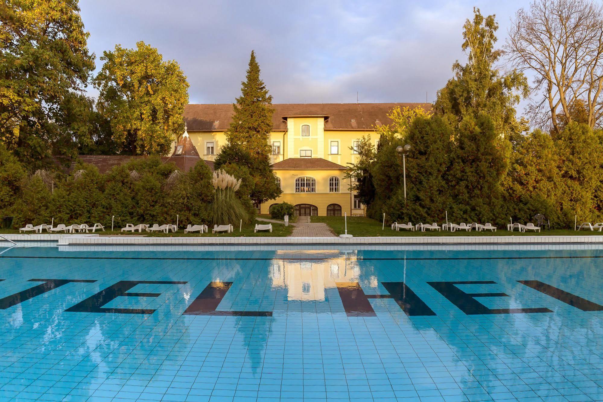 Hunguest Helios Hotel 4*